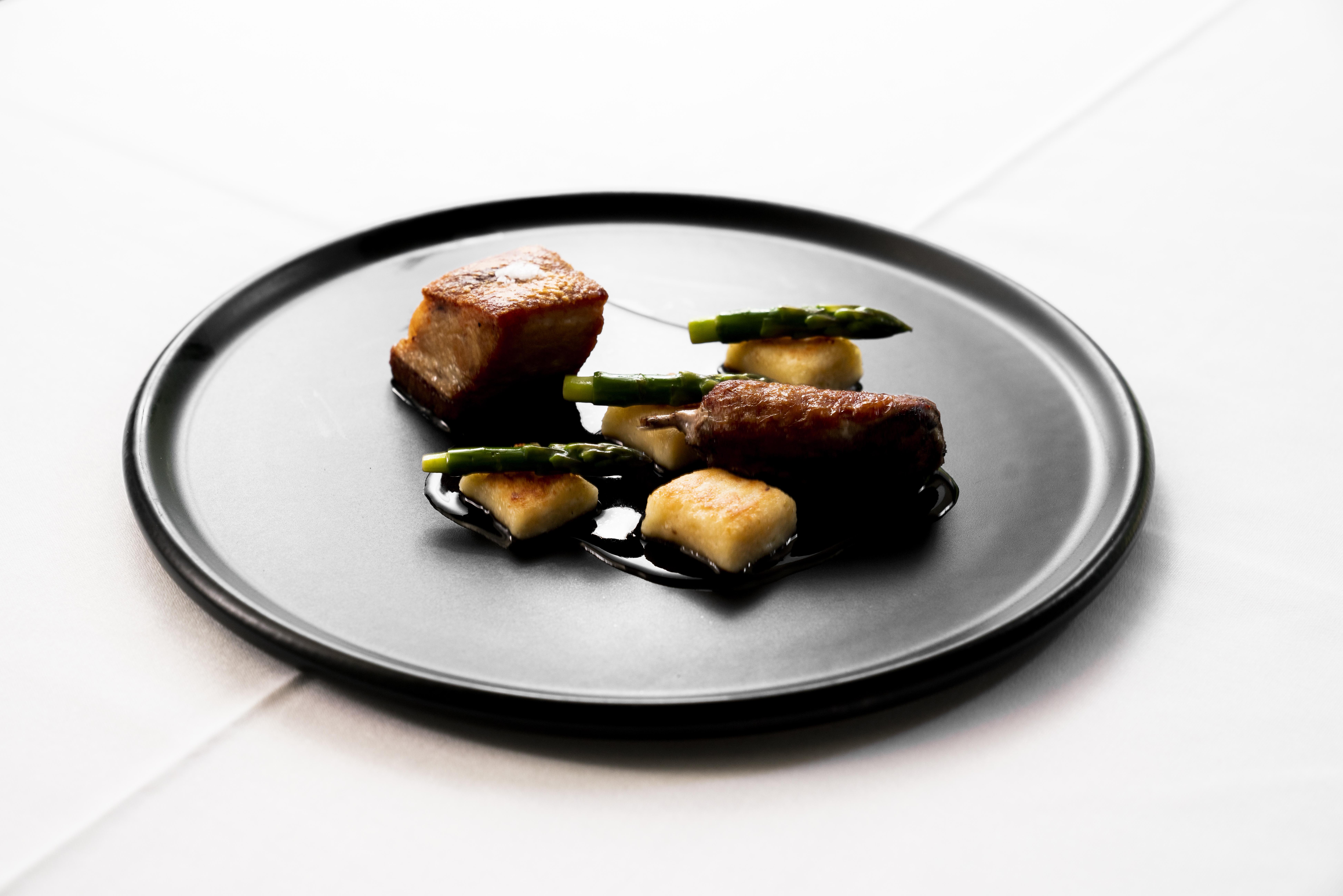 The Point Brisbane Hotel Bagian luar foto A black plate