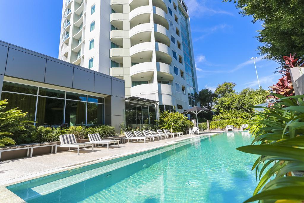 The Point Brisbane Hotel Bagian luar foto The pool at the hotel