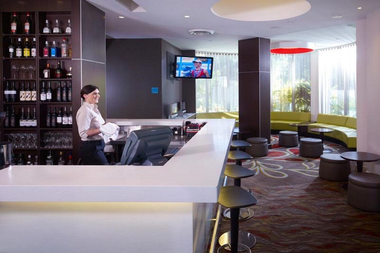The Point Brisbane Hotel Bagian luar foto The bar at the hotel