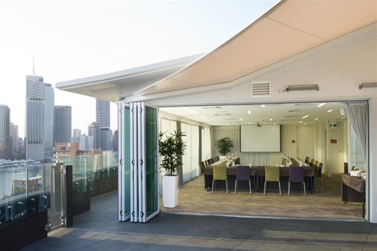 The Point Brisbane Hotel Bagian luar foto A bi-fold door